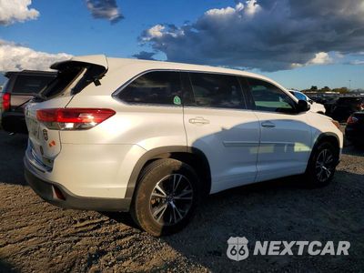 Trzecie zdjęcie samochodu z tyłu: 2018 TOYOTA HIGHLANDER LE PLUS VIN:5TDZZRFH3JS256212 - miniatura