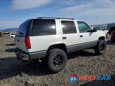 Trzecie zdjęcie samochodu z tyłu: 1999 GMC YUKON VIN:1GKEK13R2XJ756082 - miniatura