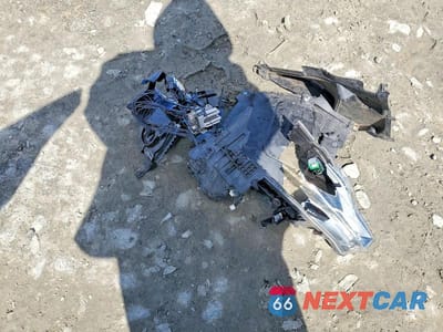 Zdjęcie 12 z 12 samochodu: 2017 BMW 330 XI VIN:WBA8D9C56HA003703 - miniatura