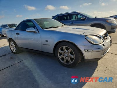 Czwarte zdjęcie samochodu z boku: 1998 MERCEDES-BENZ SLK 230 KOMPRESSOR VIN:WDBKK47F2WF054232 - miniatura