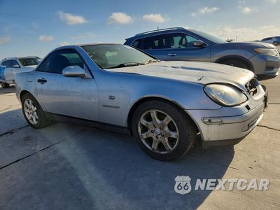 Czwarte zdjęcie samochodu z boku: 1998 MERCEDES-BENZ SLK 230 KOMPRESSOR VIN:WDBKK47F2WF054232 - miniatura