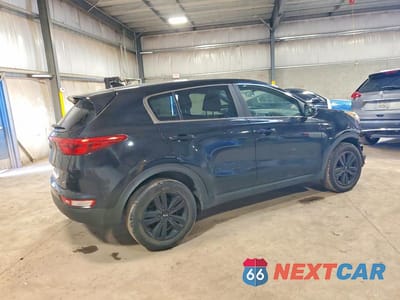 Trzecie zdjęcie samochodu z tyłu: 2019 KIA SPORTAGE LX VIN:KNDPMCAC5K7619832 - miniatura