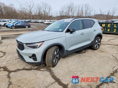 2025 VOLVO XC40 PLUS YV4L12UC1S2483609 - główne zdjęcie licytacji z USA - miniatura