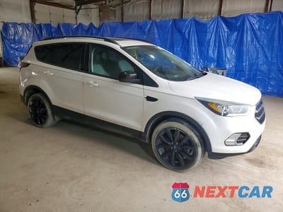 Czwarte zdjęcie samochodu z boku: 2017 FORD ESCAPE SE VIN:1FMCU9G93HUA98547 - miniatura