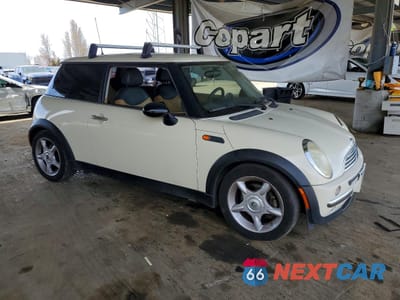 Czwarte zdjęcie samochodu z boku: 2004 MINI COOPER VIN:WMWRC33414TC49068 - miniatura