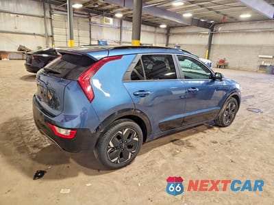 Trzecie zdjęcie samochodu z tyłu: 2023 KIA NIRO EV WIND VIN:KNDCR3L13P5053314 - miniatura