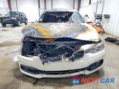 Piąte zdjęcie samochodu w środku: 2017 BMW 330 XI VIN:WBA8D9G32HNU63572 - miniatura