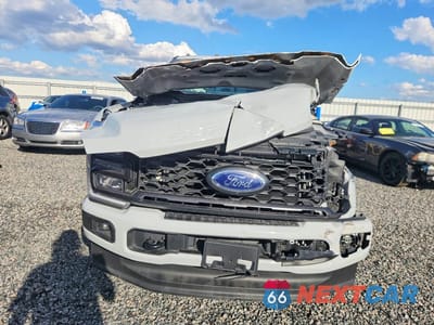 Piąte zdjęcie samochodu w środku: 2025 FORD F350 VIN:1FT8W3BTXSED42944 - miniatura