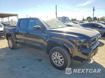 Czwarte zdjęcie samochodu z boku: 2025 TOYOTA TACOMA SR5 VIN:3TMLB5JN75M172346 - miniatura