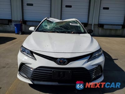 Piąte zdjęcie samochodu w środku: 2022 TOYOTA CAMRY LE VIN:4T1C11AK1NU712142 - miniatura