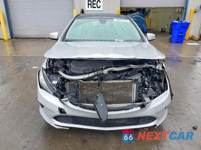 Piąte zdjęcie samochodu w środku: 2019 MERCEDES-BENZ CLA 250 4MATIC VIN:WDDSJ4GB2KN711215 - miniatura