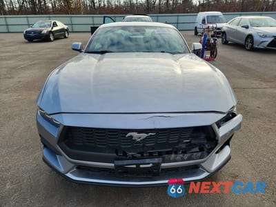 Piąte zdjęcie samochodu w środku: 2024 FORD MUSTANG VIN:1FA6P8TH3R5110164 - miniatura