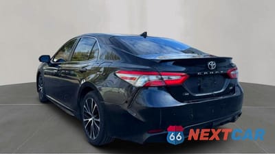 Trzecie zdjęcie samochodu z tyłu: 2019 TOYOTA CAMRY SE VIN:4T1B11HK5KU176132 - miniatura