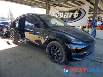 Czwarte zdjęcie samochodu z boku: 2024 TESLA MODEL Y VIN:7SAYGDEE1RF002366 - miniatura