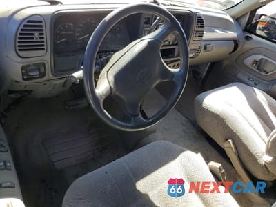 Zdjęcie 8 z 13 samochodu: 1995 CHEVROLET TAHOE K1500 VIN:3GNEK18K8SG112403 - miniatura