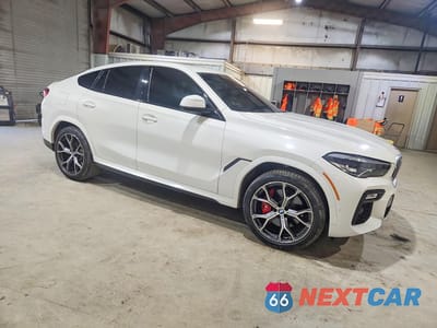 Czwarte zdjęcie samochodu z boku: 2021 BMW X6 XDRIVE40I VIN:5UXCY6C07M9H29698 - miniatura