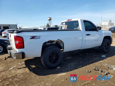 Trzecie zdjęcie samochodu z tyłu: 2011 CHEVROLET SILVERADO K1500 VIN:1GCNKPEA8BZ283708 - miniatura