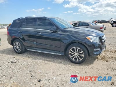 Czwarte zdjęcie samochodu z boku: 2017 MERCEDES-BENZ GLE 350 4MATIC VIN:4JGDA5HB2HA845144 - miniatura
