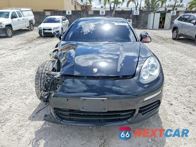 Piąte zdjęcie samochodu w środku: 2016 PORSCHE PANAMERA 2 VIN:WP0AA2A7XGL006132 - miniatura