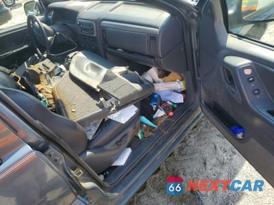 Zdjęcie 8 z 14 samochodu: 2001 JEEP GRAND CHEROKEE LAREDO VIN:1J4GW48S71C662985 - miniatura