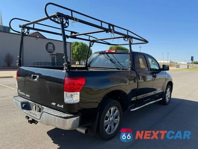 Czwarte zdjęcie samochodu z boku: 2010 TOYOTA TUNDRA GRADE VIN:5TFUW5F17AX149981 - miniatura