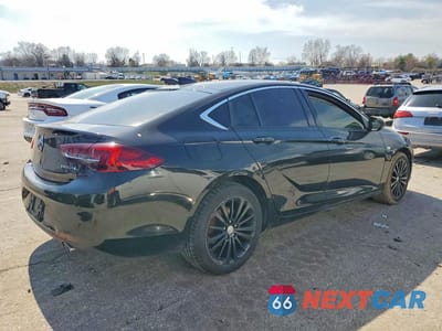 Trzecie zdjęcie samochodu z tyłu: 2018 BUICK REGAL PREFERRED II VIN:W04GM6SXXJ1137999 - miniatura