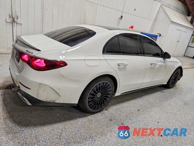 Trzecie zdjęcie samochodu z tyłu: 2026 MERCEDES-BENZ E 350 4MATIC VIN:W1KLF4HB4TA242965 - miniatura