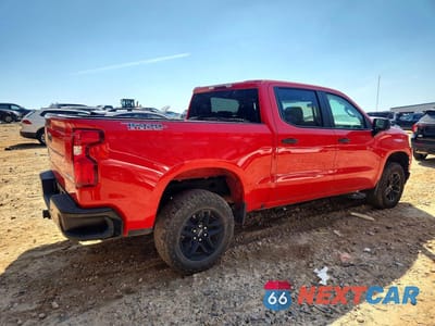 Trzecie zdjęcie samochodu z tyłu: 2021 CHEVROLET SILVERADO K1500 TRAIL BOSS CUSTOM VIN:3GCPYCEF8MG315796 - miniatura