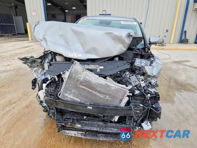 Piąte zdjęcie samochodu w środku: 2023 KIA SPORTAGE LX VIN:KNDPU3AF7P7066084 - miniatura