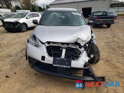 Piąte zdjęcie samochodu w środku: 2020 NISSAN KICKS S VIN:3N1CP5BV3LL563164 - miniatura