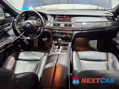 Zdjęcie 8 z 13 samochodu: 2015 BMW 750 LXI VIN:WBAYF8C50FD654860 - miniatura