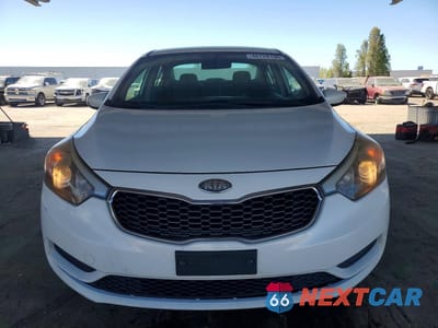 Piąte zdjęcie samochodu w środku: 2014 KIA FORTE LX VIN:KNAFK4A60E5075951 - miniatura