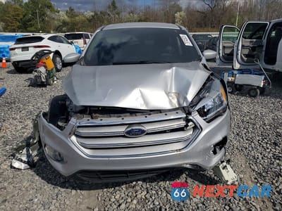 Piąte zdjęcie samochodu w środku: 2019 FORD ESCAPE SE VIN:1FMCU0GD4KUC44896 - miniatura
