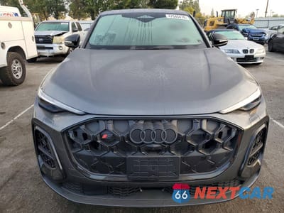 Piąte zdjęcie samochodu w środku: 2025 AUDI SQ5 SPORTBACK PREMIUM PLUS VIN:WA1B5AGU0S2091829 - miniatura