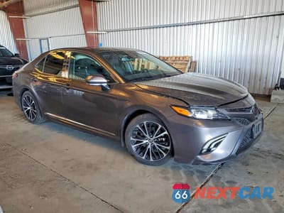 Czwarte zdjęcie samochodu z boku: 2018 TOYOTA CAMRY SE VIN:4T1B11HK2JU069585 - miniatura