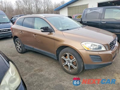 Czwarte zdjęcie samochodu z boku: 2013 VOLVO XC60 T6 VIN:YV4902DZ6D2457317 - miniatura