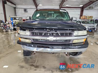 Piąte zdjęcie samochodu w środku: 2000 CHEVROLET SILVERADO K1500 VIN:1GCEK19T6YE388465 - miniatura