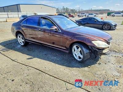 Czwarte zdjęcie samochodu z boku: 2007 MERCEDES-BENZ S 550 VIN:WDDNG71X17A144818 - miniatura