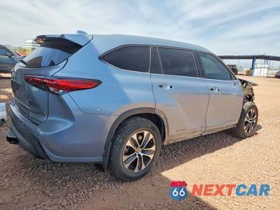 Trzecie zdjęcie samochodu z tyłu: 2022 TOYOTA HIGHLANDER XLE VIN:5TDHZRBH5NS205107 - miniatura