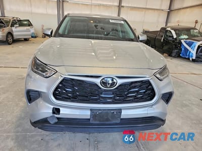 Piąte zdjęcie samochodu w środku: 2021 TOYOTA HIGHLANDER L VIN:5TDCZRBH0MS075827 - miniatura