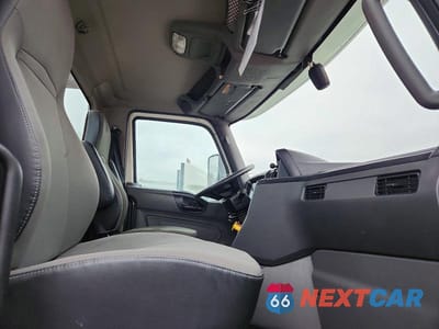 Piąte zdjęcie samochodu w środku: 2019 INTERNATIONAL LT625 SEMI TRUCK VIN:3HSDZTZR3KN074329 - miniatura