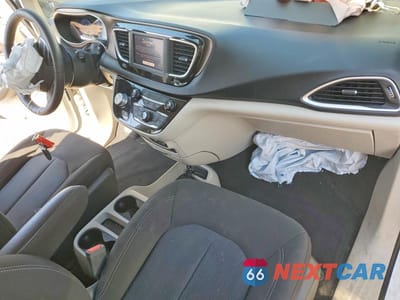 Zdjęcie 8 z 12 samochodu: 2022 CHRYSLER VOYAGER LX VIN:2C4RC1CG0NR104160 - miniatura