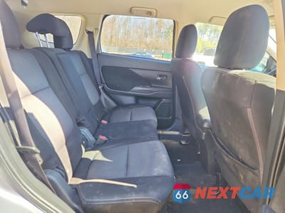 Zdjęcie 11 z 13 samochodu: 2017 MITSUBISHI OUTLANDER SE VIN:JA4AZ3A39HZ050823 - miniatura