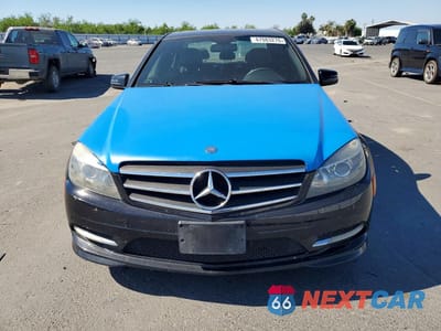 Piąte zdjęcie samochodu w środku: 2011 MERCEDES-BENZ C 300 VIN:WDDGF5EB0BA516611 - miniatura