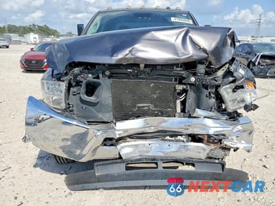 Piąte zdjęcie samochodu w środku: 2017 RAM 2500 ST VIN:3C6UR5CL8HG657931 - miniatura