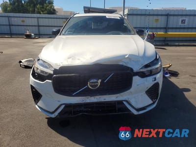 Piąte zdjęcie samochodu w środku: 2022 VOLVO XC60 T8 RECHARGE R-DESIGN VIN:YV4BR0DM2N1904748 - miniatura