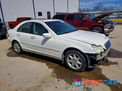 Czwarte zdjęcie samochodu z boku: 2004 MERCEDES-BENZ C 320 4MATIC VIN:WDBRF84J64F457033 - miniatura