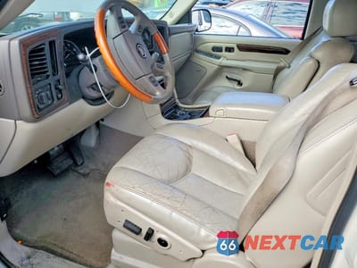 Zdjęcie 7 z 15 samochodu: 2004 CADILLAC ESCALADE ESV VIN:3GYFK66N14G304752 - miniatura