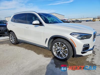 Czwarte zdjęcie samochodu z boku: 2020 BMW X5 XDRIVE40I VIN:5UXCR6C00L9C79100 - miniatura