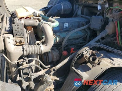 Zdjęcie 7 z 10 samochodu: 2014 VOLVO VNL SEMI TRUCK VIN:4V4NC9EH7EN174971 - miniatura